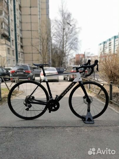 Карбоновый шоссейный велосипед