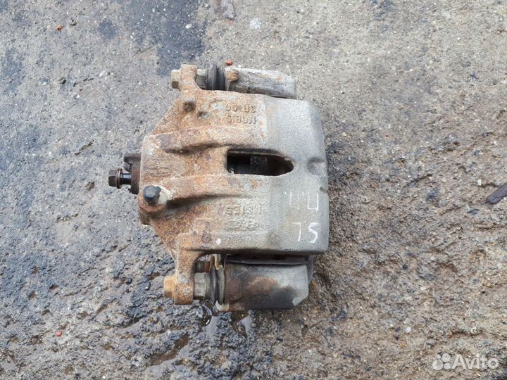 Суппорт передний правый Kia Sportage 3