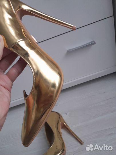 Туфли лодочки Lost Ink penny V point court shoe