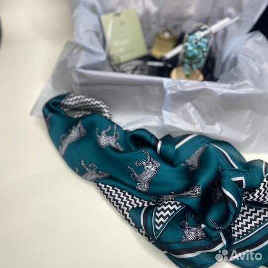 Подарочный набор с платком, аромадиффузором