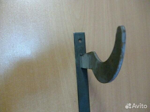 Кронштейн на полосе для батареи