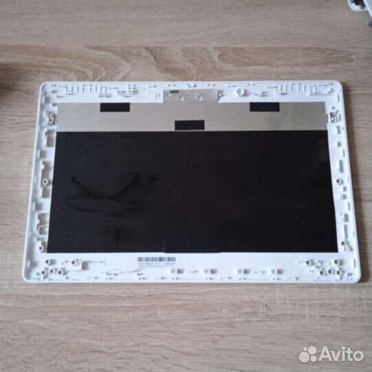 Крышка матрицы Asus X200CA