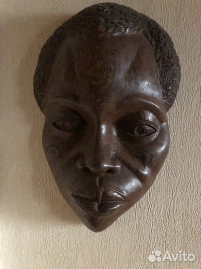 Маска деревянная красное дерево