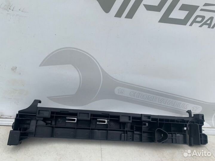 Рамка радиатора правая Mercedes Glc X253