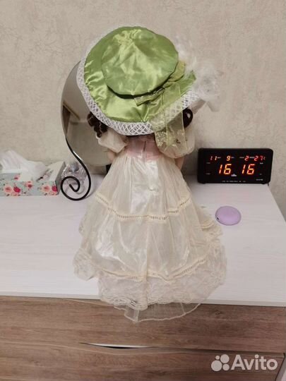 Декоративная керамическая кукла