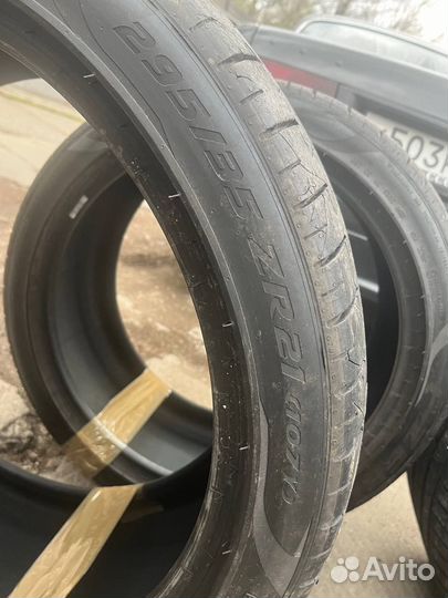 Pirelli P Zero 295/35 R21 и 315/30 R22