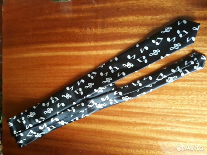 Галстук с музыкальной тематикой