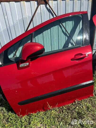 Дверь передняя левая Peugeot 308