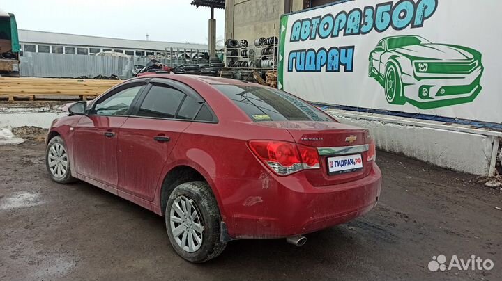 Бардачок Chevrolet Cruze 95368171. Царапины, дефек