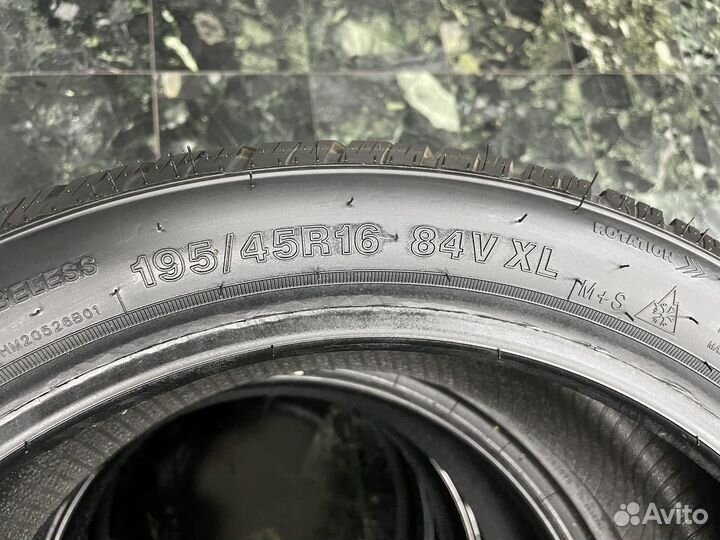 Roadmarch Winter XPro 888 195/45 R16 84V