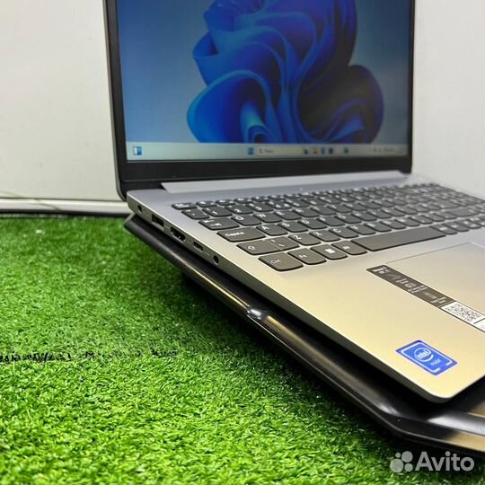 Ноутбук Lenovo Celeron N4020/4GB/256GB SSD/ Intel