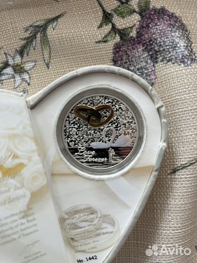 Серебрянна момета love forever