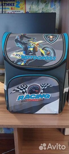 Школьный рюкзак