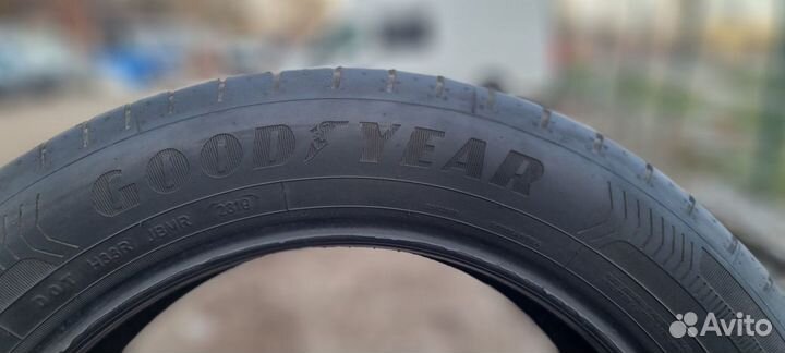 Goodyear EfficientGrip 215/55 R17