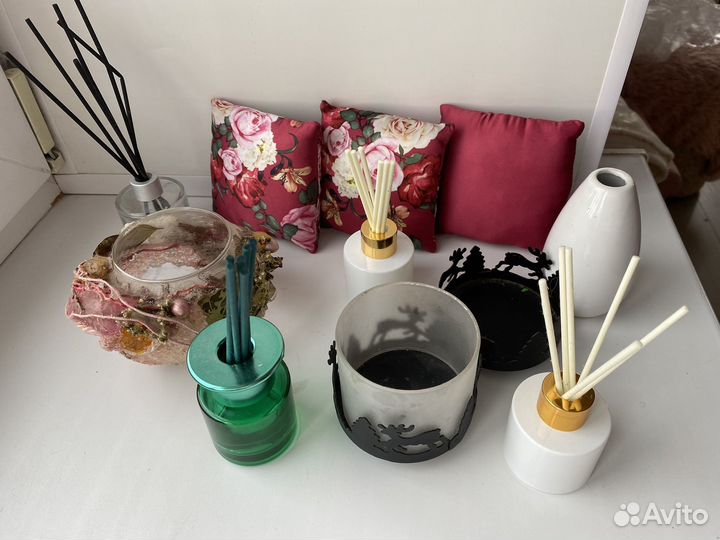 Корзинки, шкатулка, подсвечники, статуэтки
