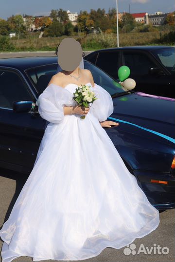 Свадебное платье со шлейфом