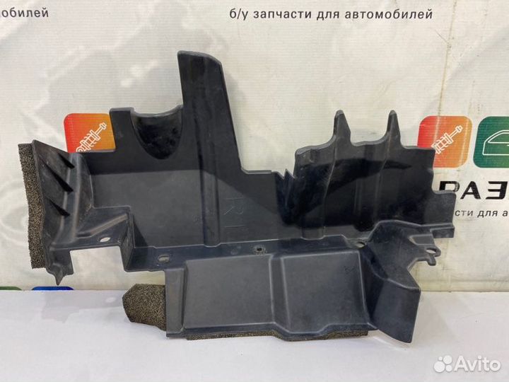 Дефлектор радиатора правый Toyota Land Cruiser 200