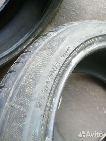 Bridgestone Potenza S001 235/45 R19