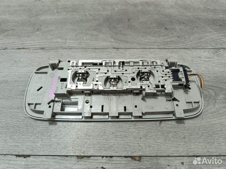 Задний плафон в потолок для Volkswagen Golf+ 2012