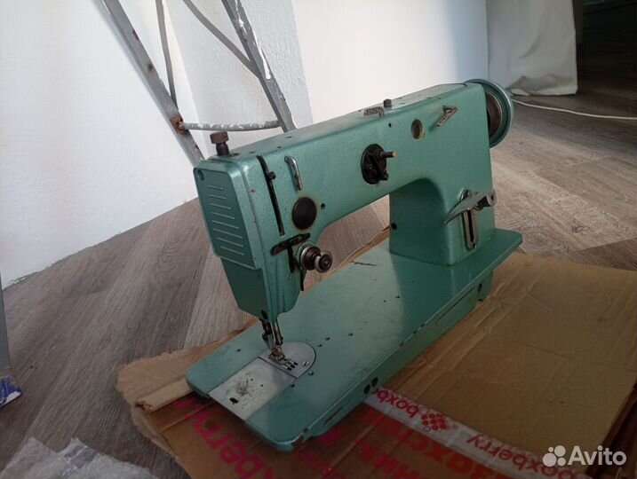 Швейная профессиональная машинка