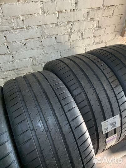 Michelin Pilot Sport 4 S 275/35 R22 и 315/30 R22 104Y