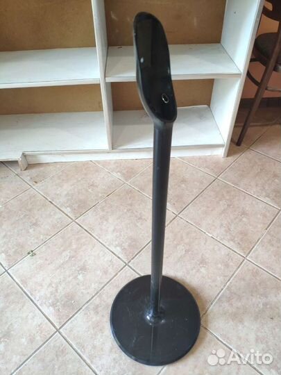 Напольная стойка от домашнего кинотеатра Samsung