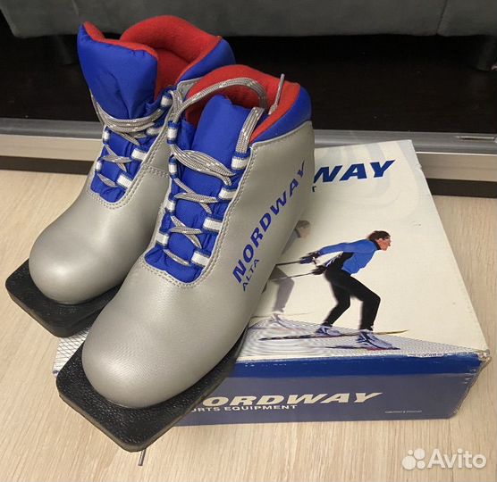 Лыжи 140 и лыжные ботинки 33 размер Nordway