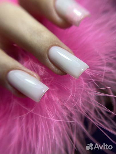 Модель на маникюр