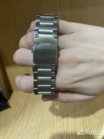 Часы Tommy Hilfiger