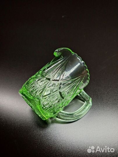 Антикварный сливочник зелёное стекло