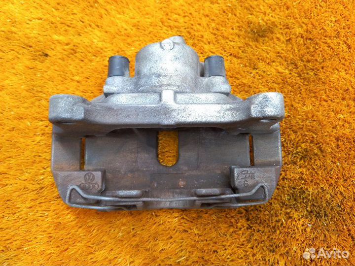 Суппорт передний левый Volkswagen Golf 1K BLG 2008