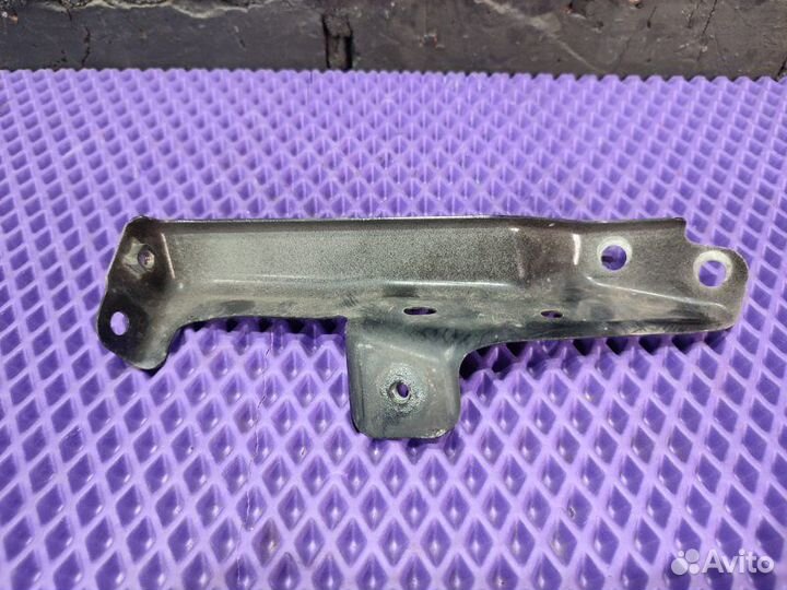 Крепление крыла переднее правое Nissan X-Trail