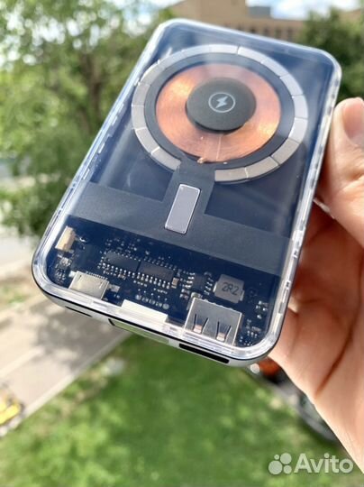 Прозрачный Power Bank с беспроводной зарядкой