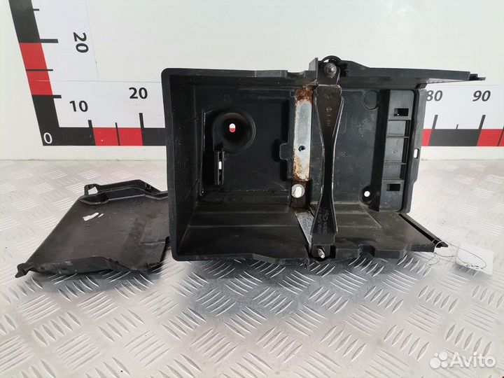 Крепление (корпус) аккумулятора для Ford Focus 3