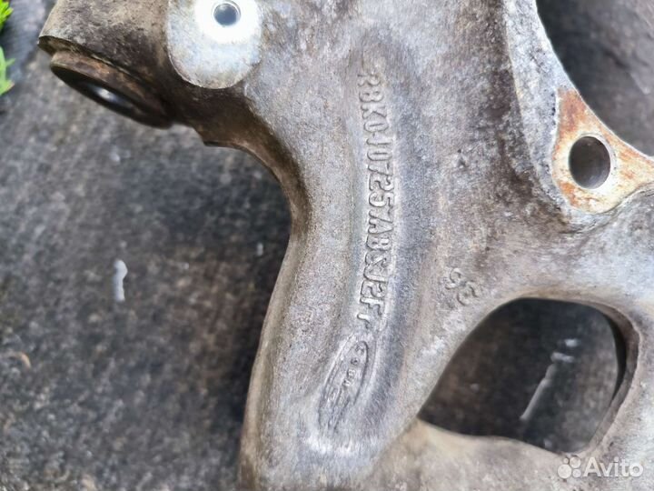 Поворотный кулак левый Audi Q5