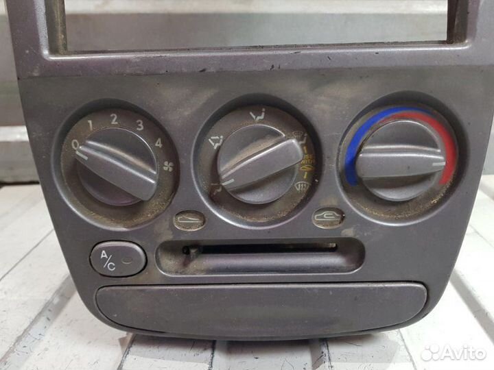 Накладка центральной консоли Hyundai Accent