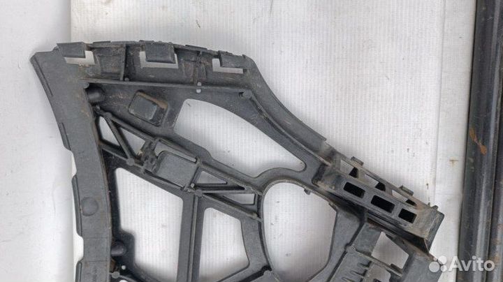 Крепление бампера переднее левое Volkswagen Gоlf