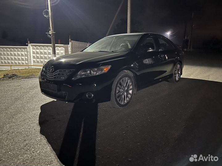 Капот на toyota camry 40