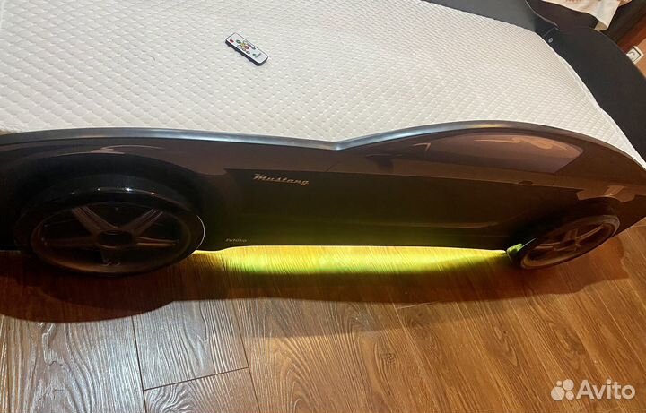 Детская кровать машина с матрасом и подсветкой