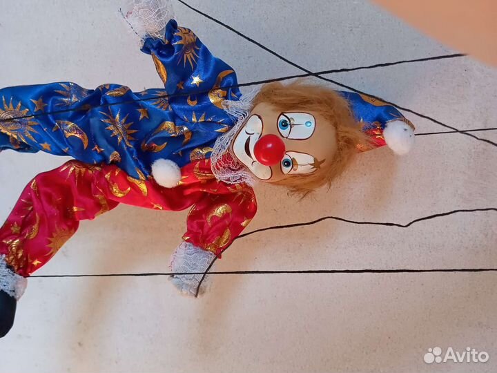 Клоун на верёвочках