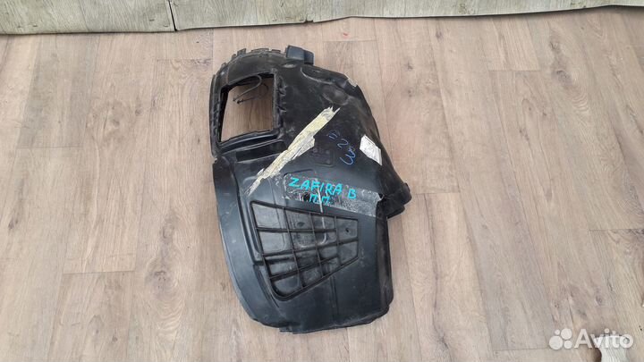 Подкрылок передний правый передняя часть Zafira B