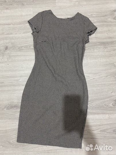 Женское платье reserved гусиная лапка Xs