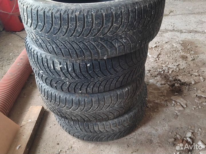 Bridgestone Blizzak Spike-01 235/65 R17 108T