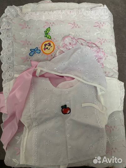 Комплект на выписку для девочки новый