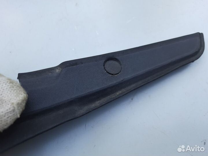 Накладка лобового стекла правая Fiat Punto 3