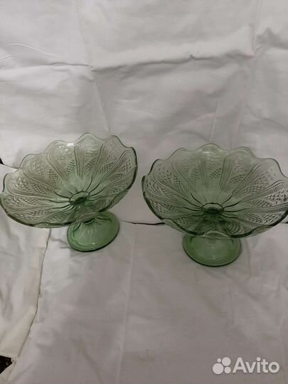 Ваза для фруктов на ножке цветное стекло СССР