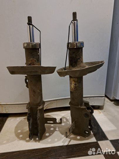 Передние аммортизаторы Opel Astra J 2013