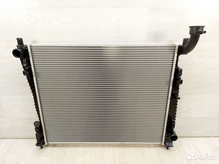 Радиатор охлаждения Jeep Grand Cherokee (WK2)