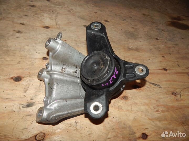 Подушка двигателя