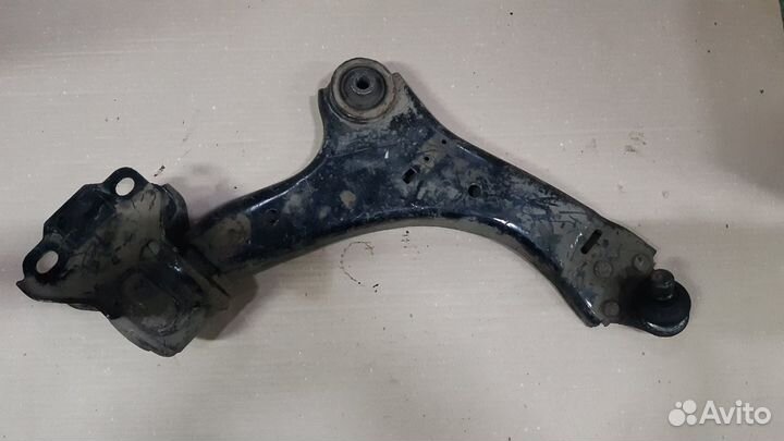 Вольво XC70 2008-2016 рычаг правый и левый